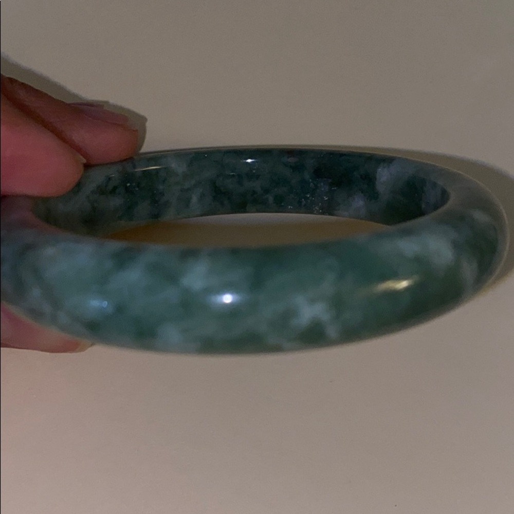Green jadeite jade bangle - Picture 3 of 8